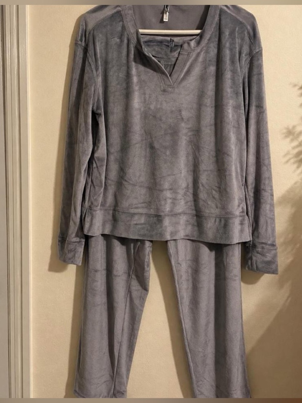IZOD Women’s P/M Lavender Gray Velour Lounge Pajama Set 2 Piece NWT